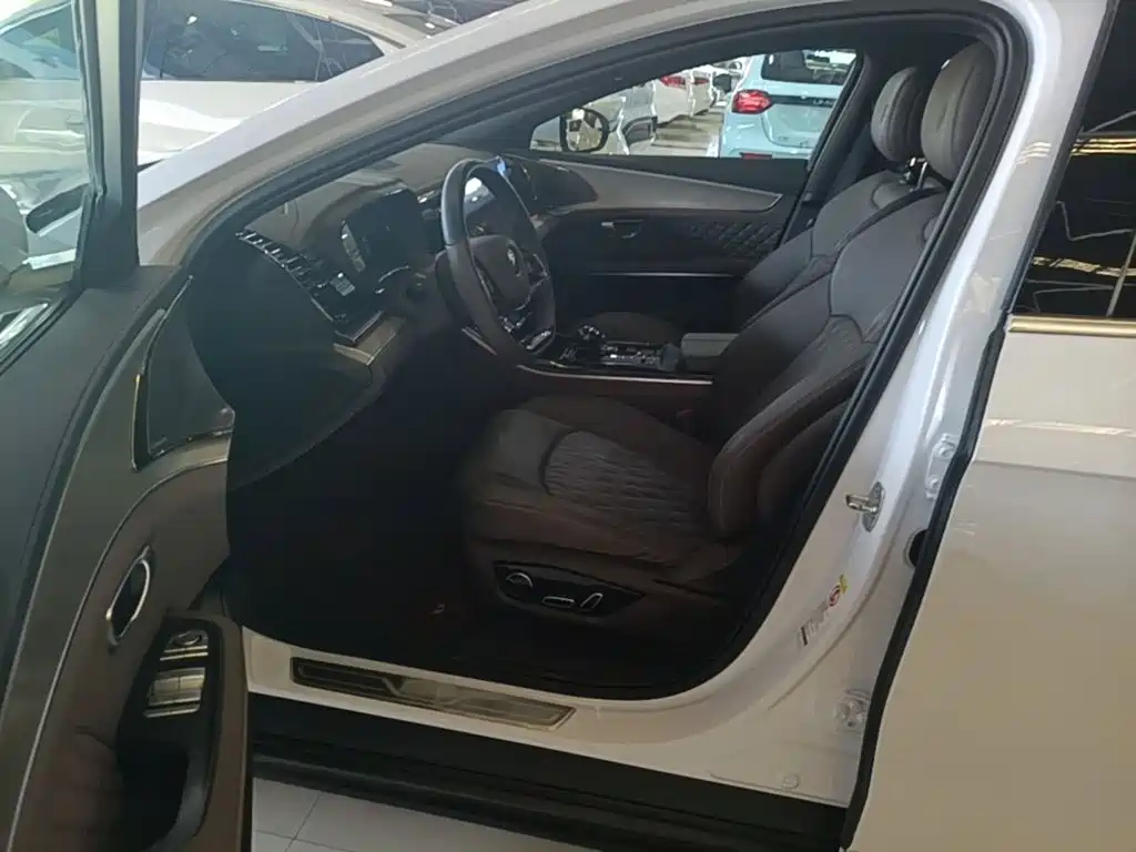 BYD Han — миниатюра 15