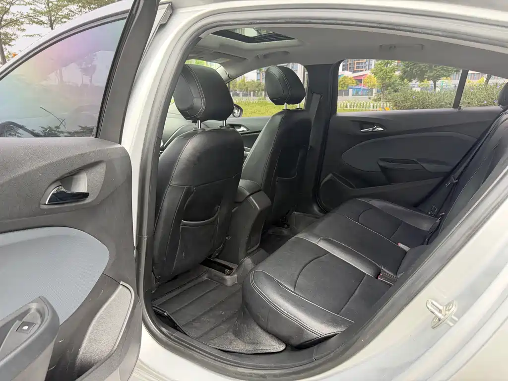 Chevrolet Cruze — миниатюра 14