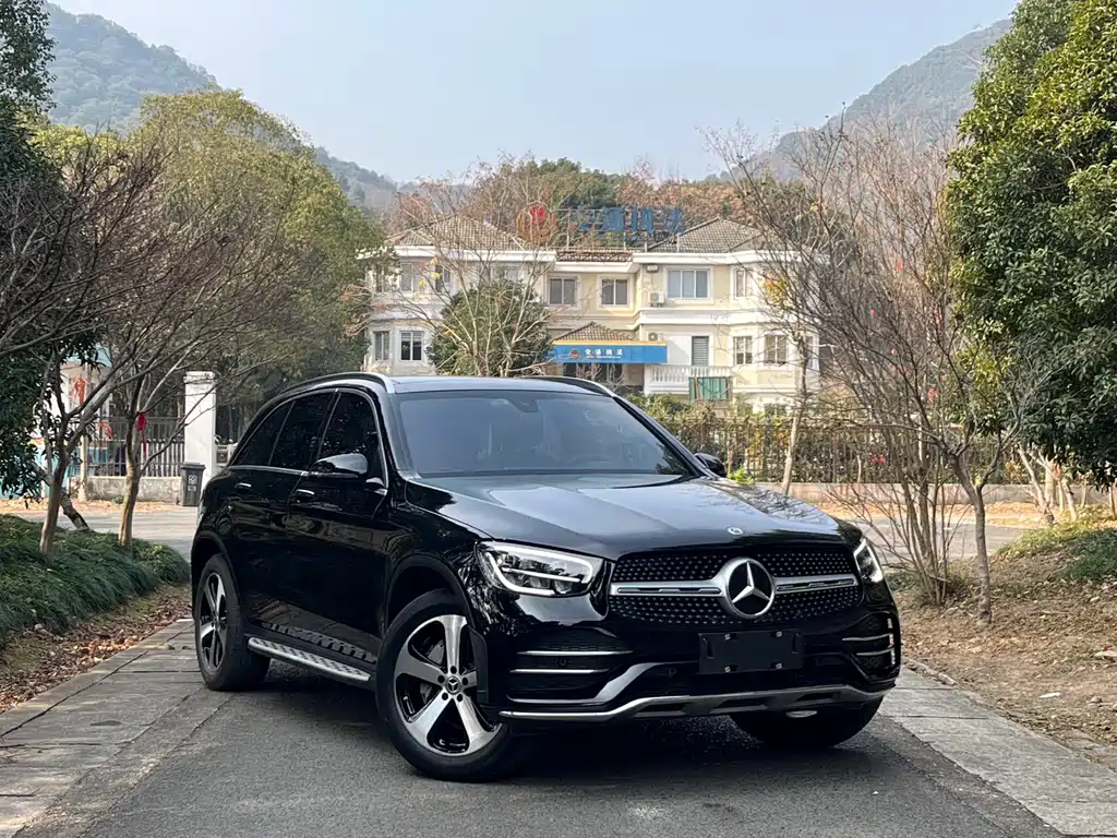 MERCEDES-BENZ GLC
