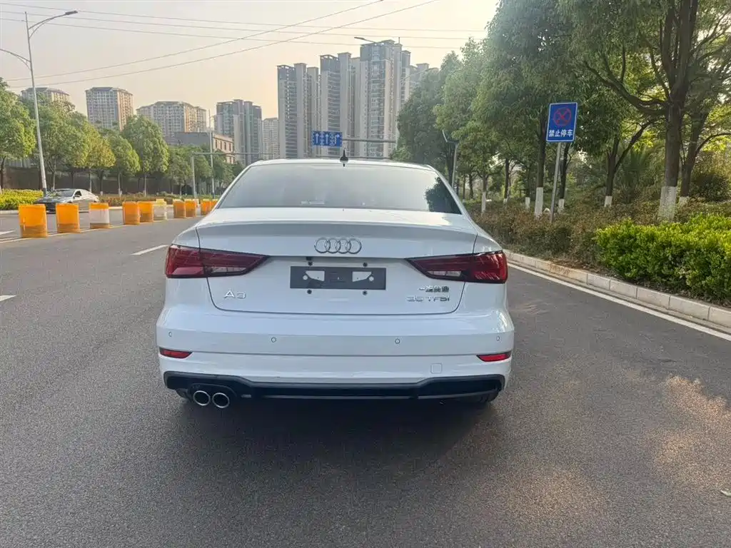 Audi A3 2019 Limousine 35 TFSI Fashion V