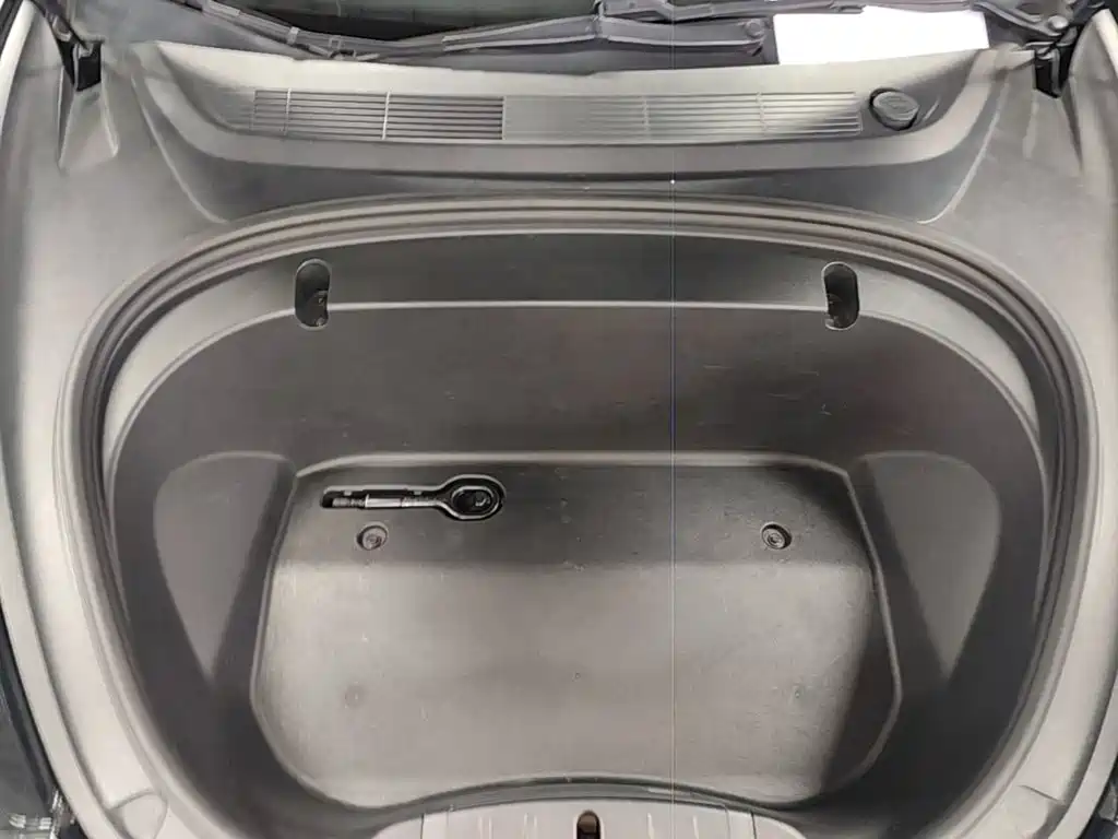 Tesla Model 3 — миниатюра 20