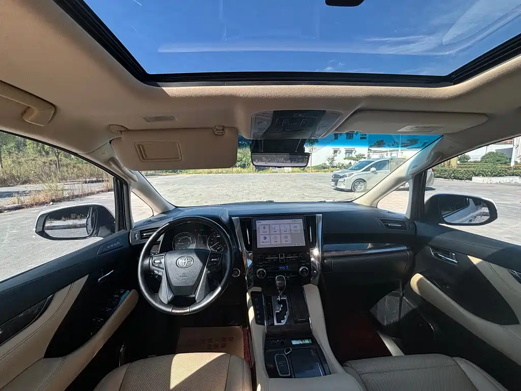 Toyota Vellfire — миниатюра 6