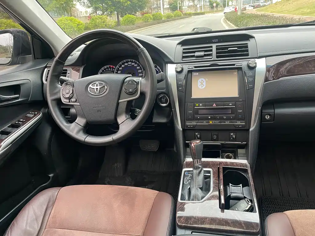 TOYOTA CAMRY