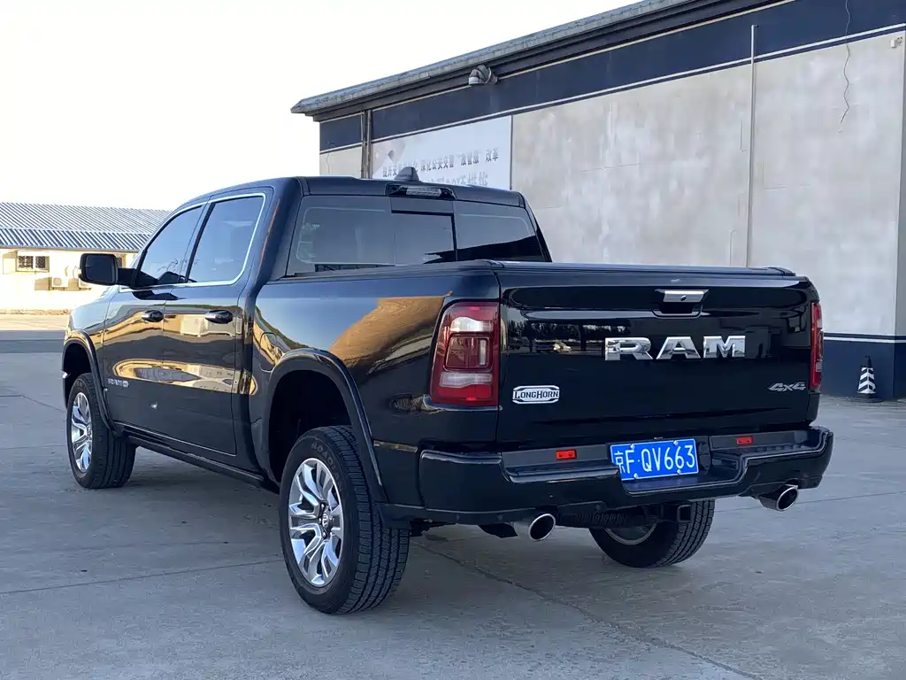 Ram Trucks 2024 5.7L AT