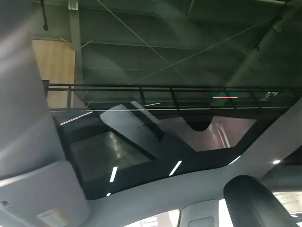 Tesla Model 3 — миниатюра 18