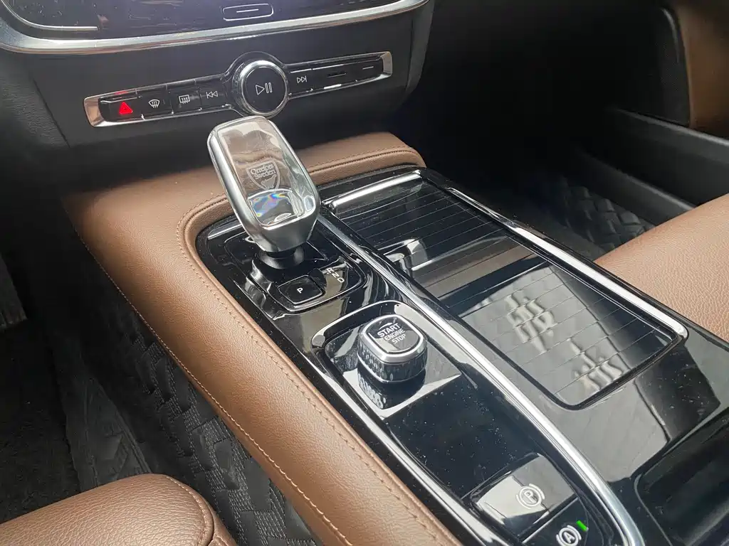 Volvo S90 PHEV — миниатюра 16