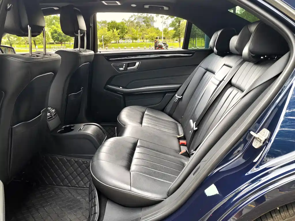 Mercedes-Benz E-Class — миниатюра 6