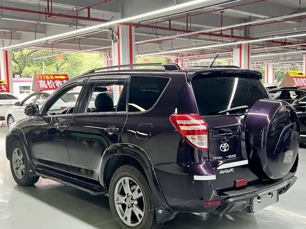 Toyota RAV4 — миниатюра 9