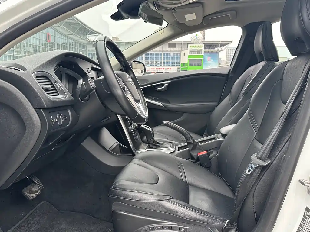 Volvo V40 — миниатюра 8