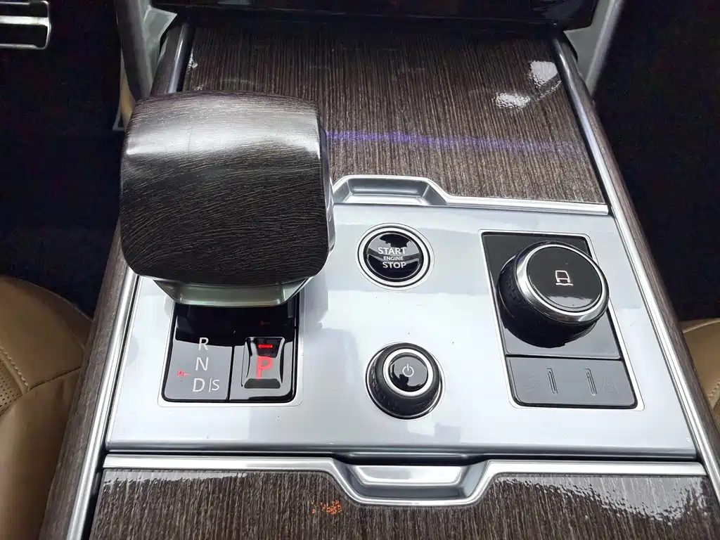 Land Rover Range Rover — миниатюра 13