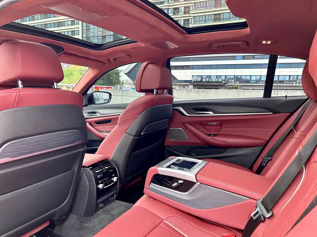 BMW 5 Series — миниатюра 9
