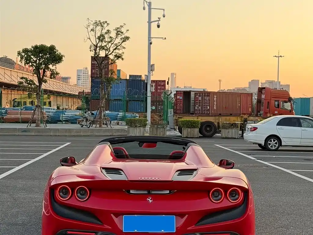 FERRARI F8