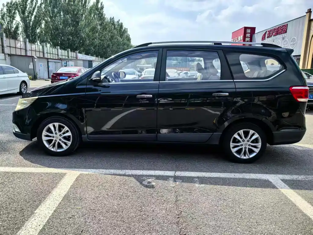Baojun 730 2014 1.5L MT Comfort 7 мест