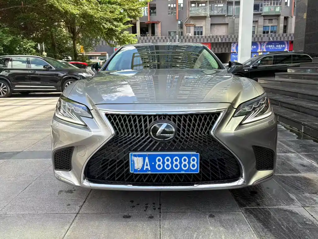 LEXUS LS