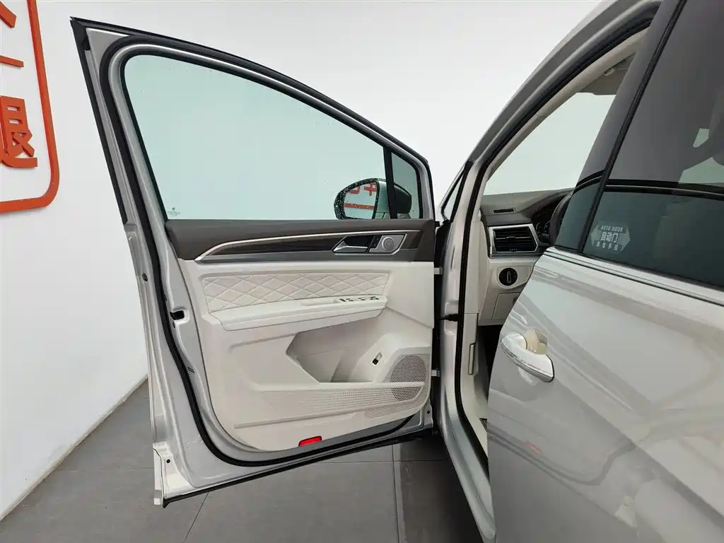 Volkswagen Viloran 2020 380TSI Luxury