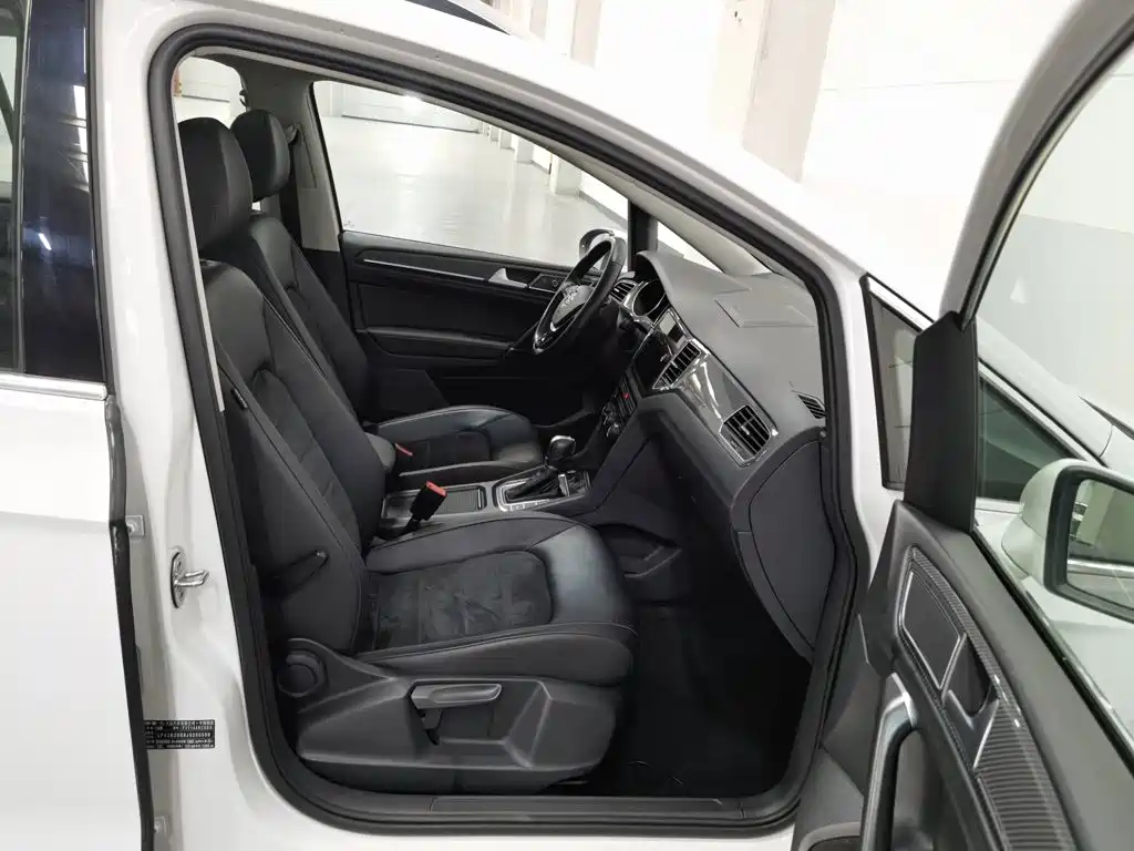 Volkswagen Golf Sportsvan — миниатюра 23