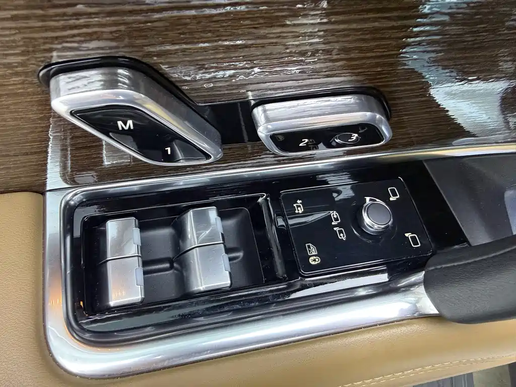 Land Rover Range Rover — миниатюра 21