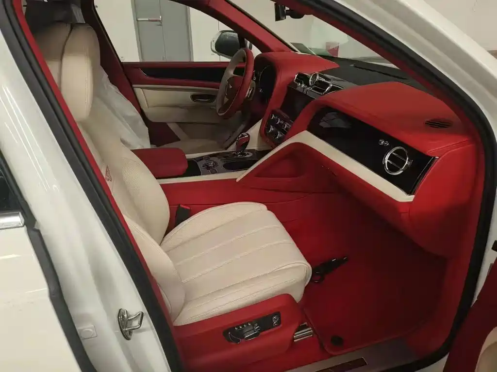 Bentley Bentayga — миниатюра 6