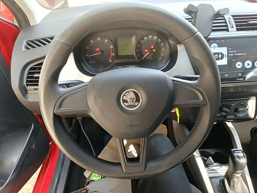 Skoda Fabia — миниатюра 11