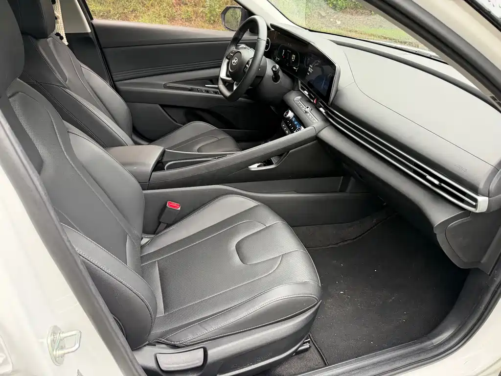 Hyundai Elantra — миниатюра 7
