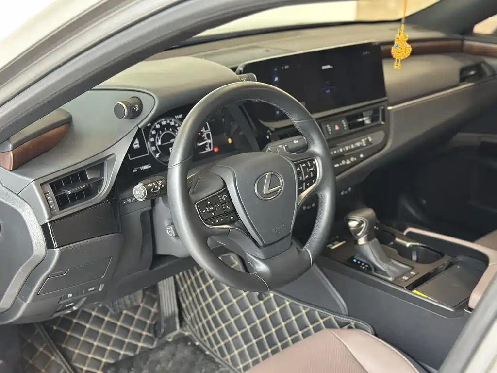 Lexus ES — миниатюра 7