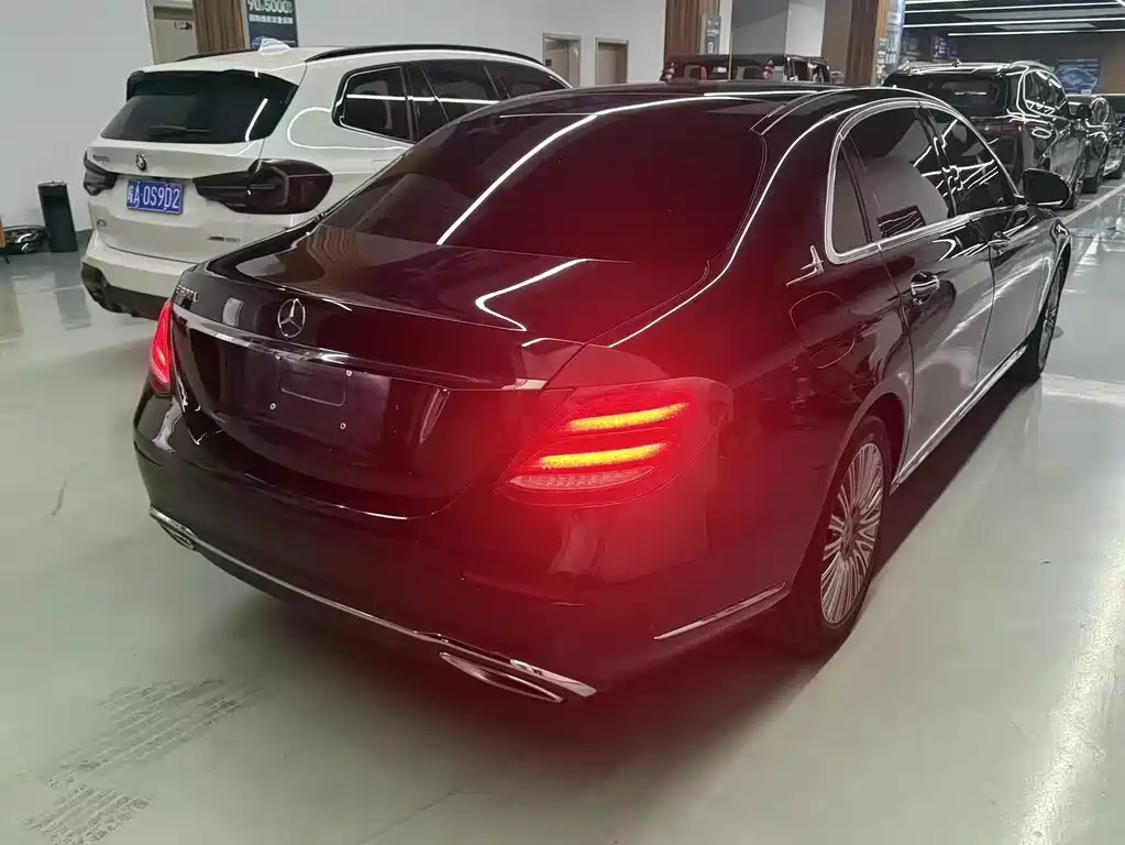 Mercedes-Benz E-Class — миниатюра 5