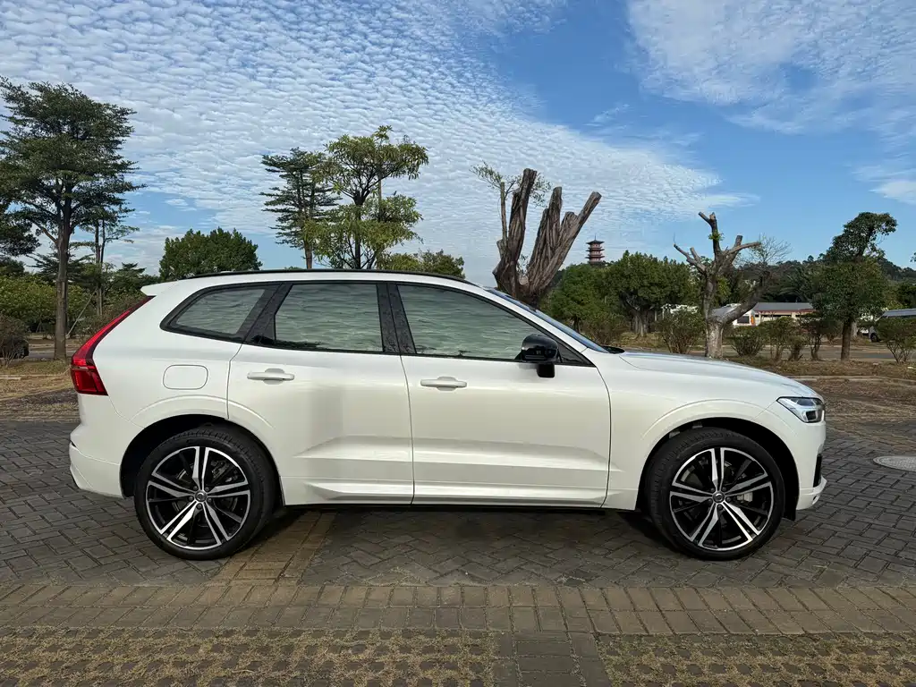 VOLVO XC60 PLUG IN HYBRID