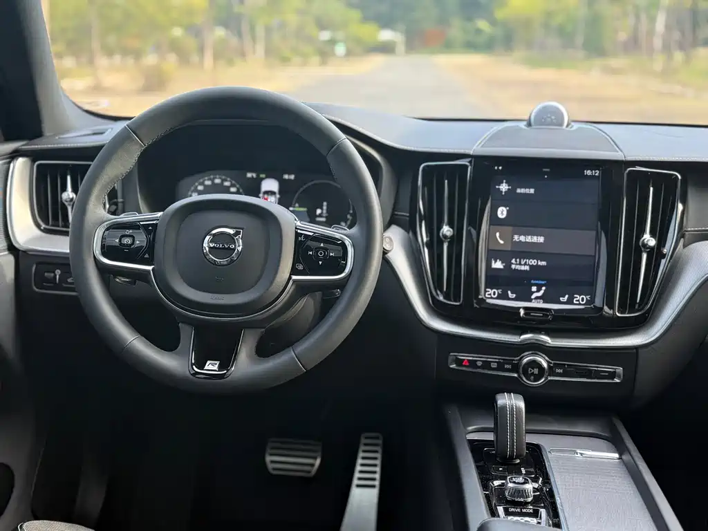 VOLVO XC60 PLUG IN HYBRID