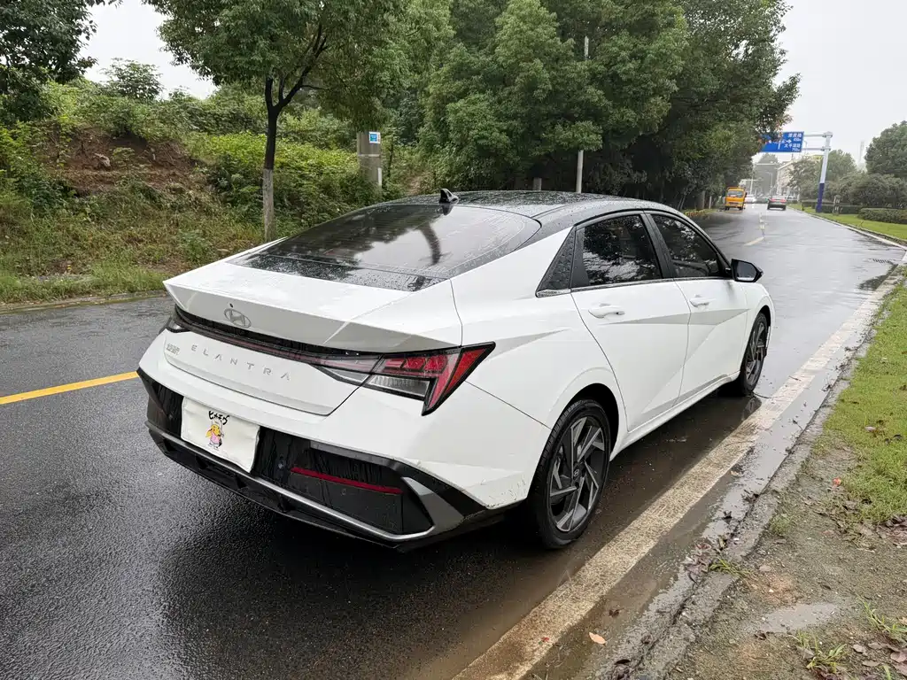 Hyundai Elantra — миниатюра 14