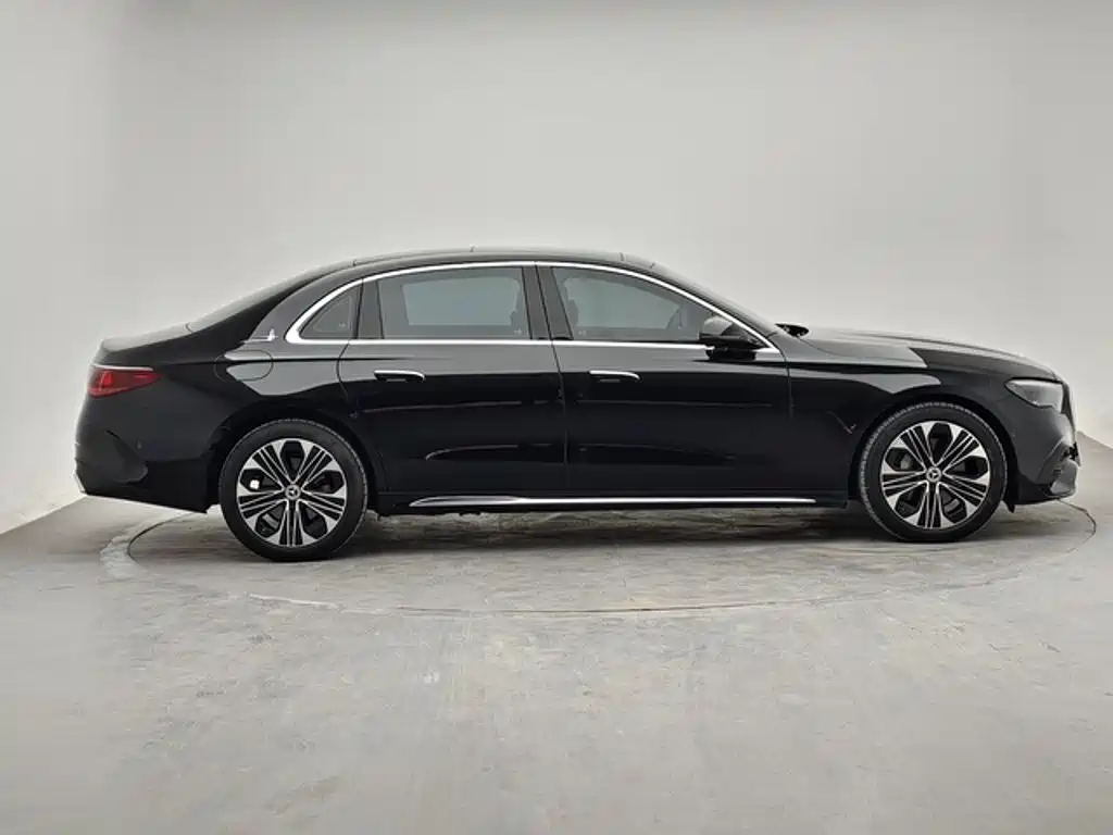 Mercedes-Benz E-Class — миниатюра 3