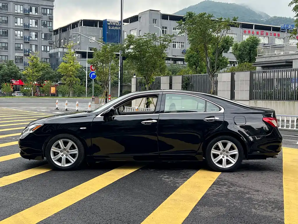 Lexus ES — миниатюра 5
