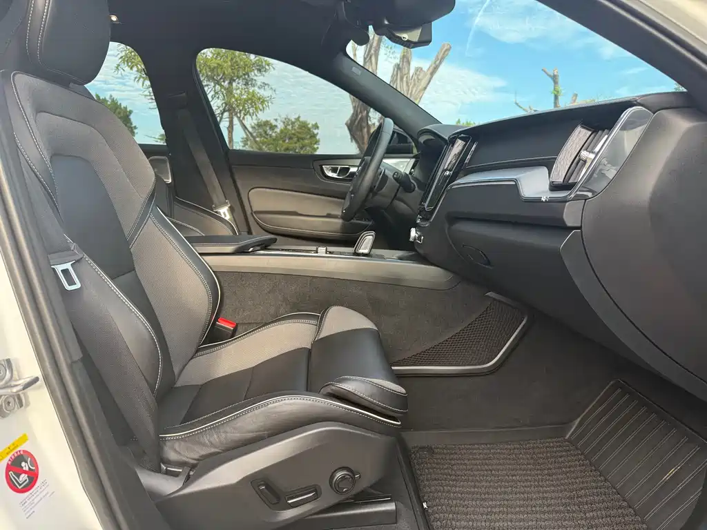 VOLVO XC60 PLUG IN HYBRID