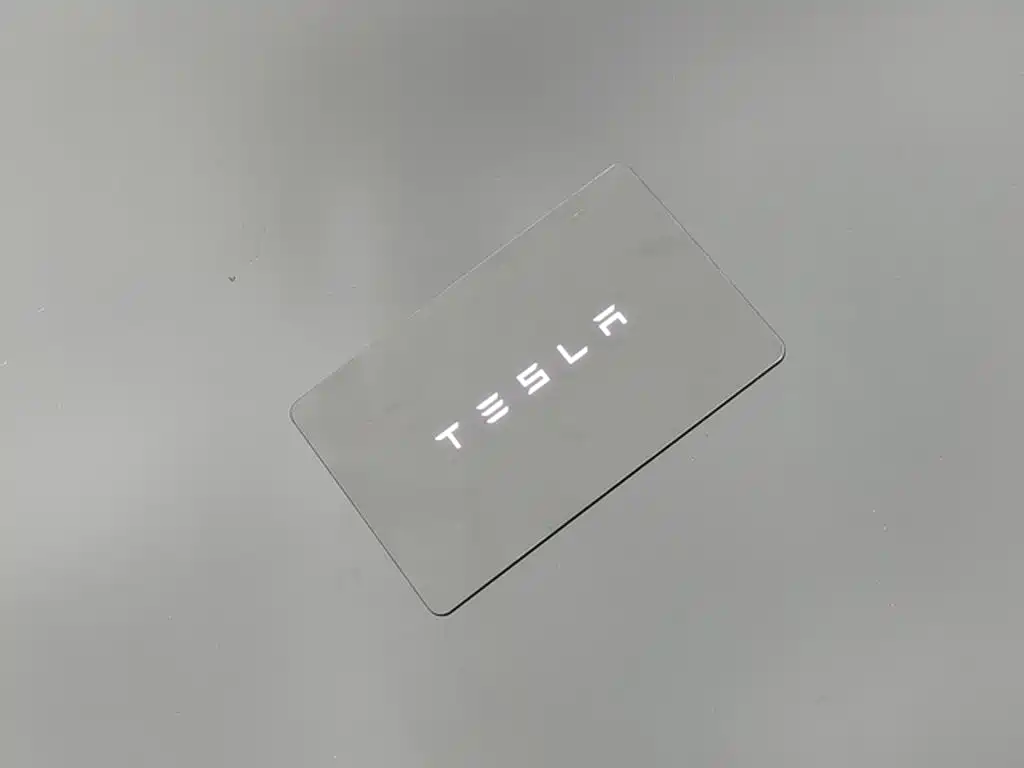 Tesla Model Y — миниатюра 12