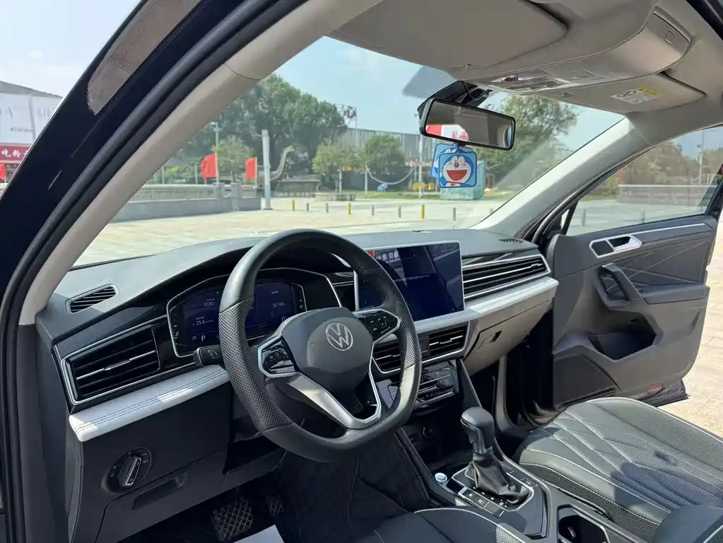 Volkswagen Tiguan L — миниатюра 11