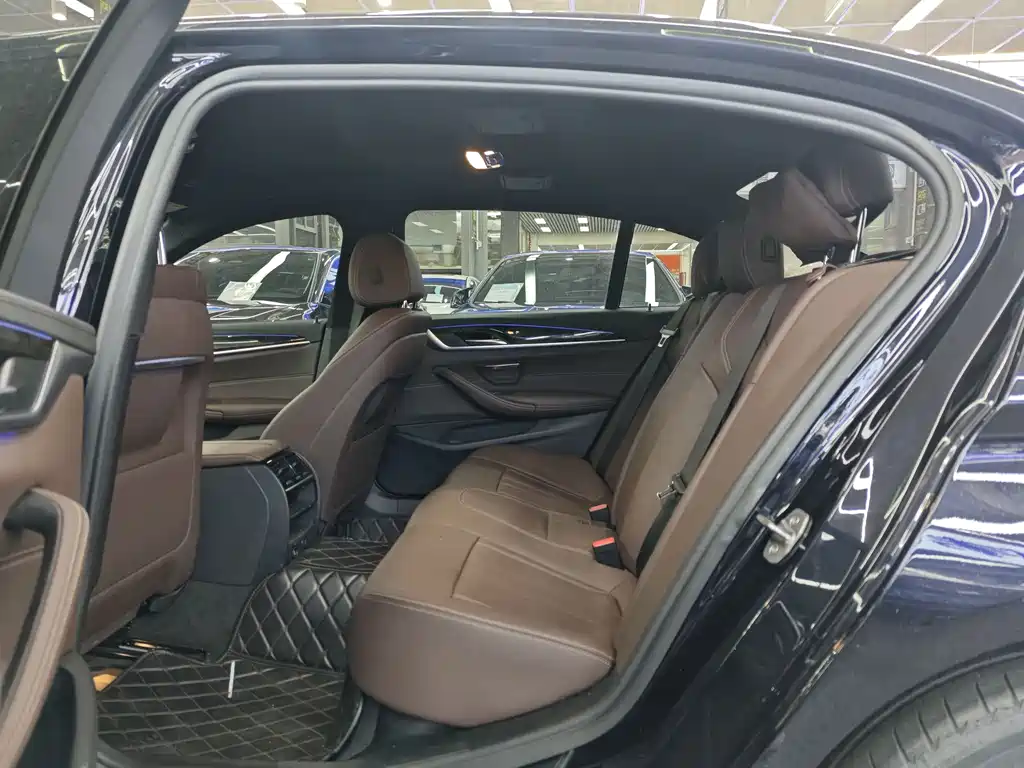 BMW 5 Series — миниатюра 6