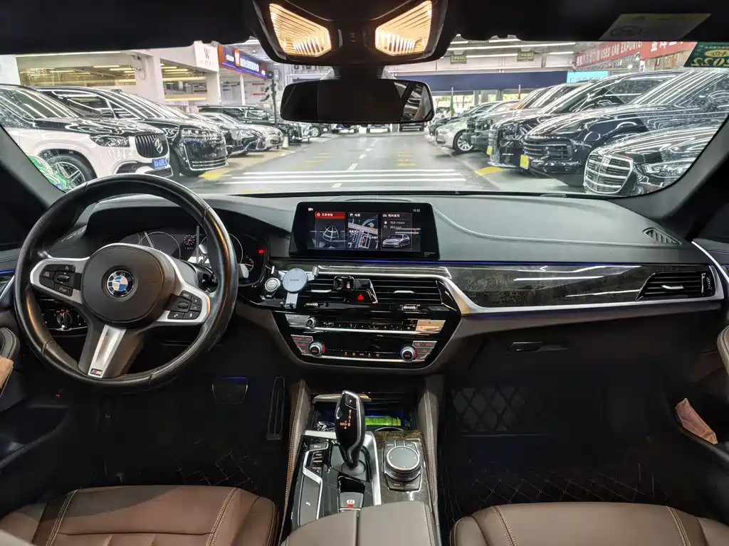 BMW 5 Series — миниатюра 9