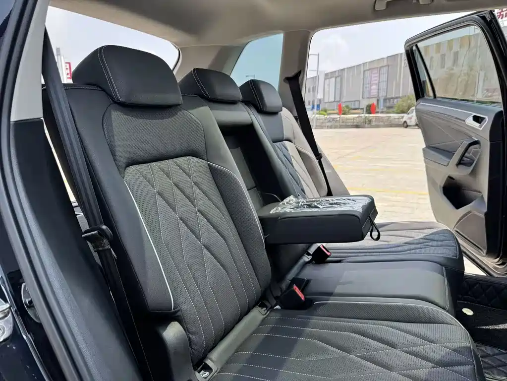 Volkswagen Tiguan L — миниатюра 23