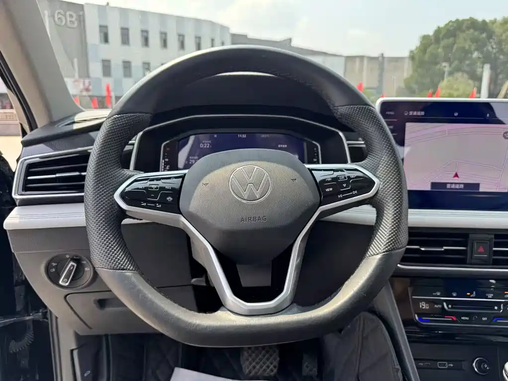Volkswagen Tiguan L — миниатюра 35