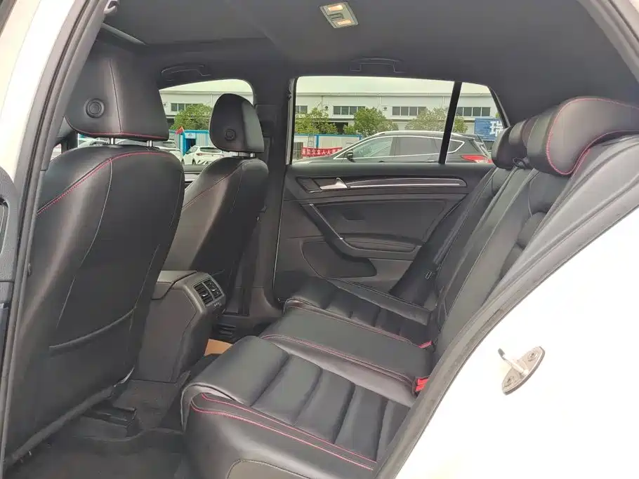 Volkswagen Golf GTI — миниатюра 11