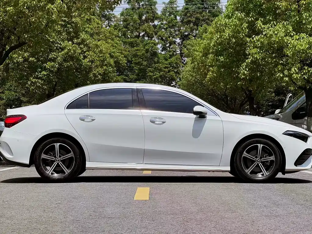 Mercedes-Benz A-Class A 2025 A 200 L Fashion