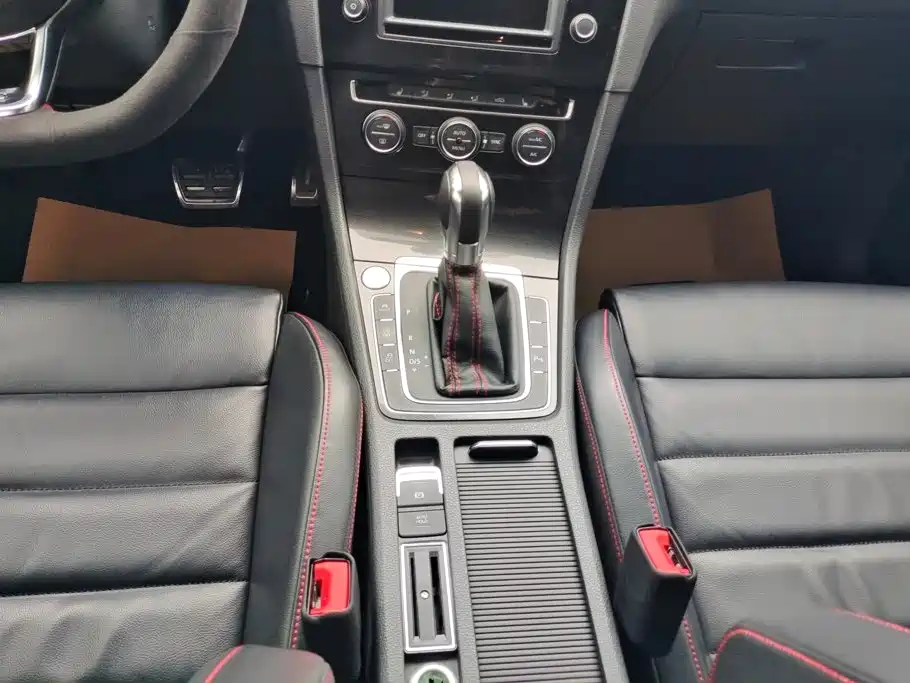 Volkswagen Golf GTI — миниатюра 16