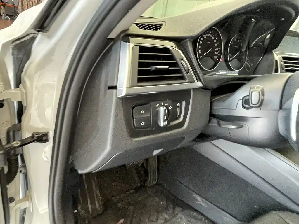 BMW 3 Series — миниатюра 11