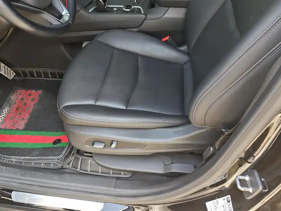 Cadillac XT6 2020 28T мест