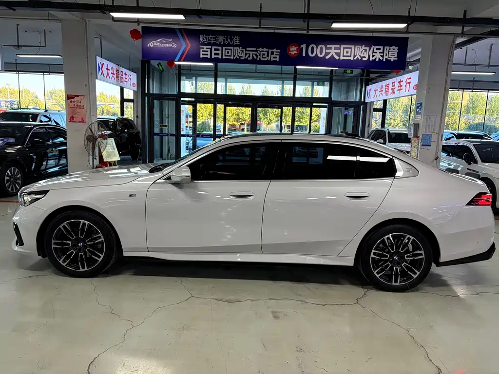BMW 5 Series — миниатюра 4