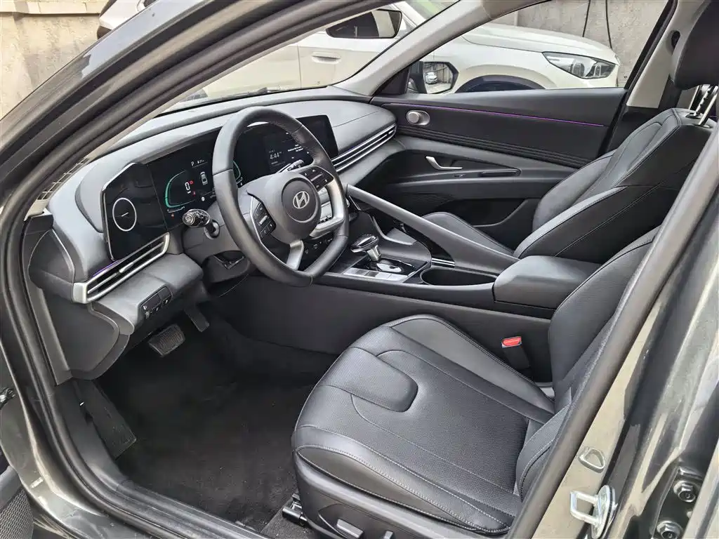 Hyundai Elantra 2023 1.5L CVT LUX Luxury
