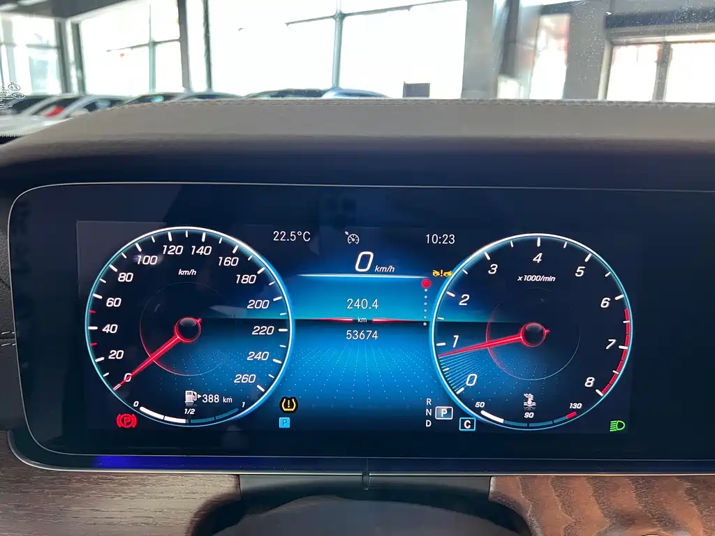 MERCEDES-BENZ E CLASS