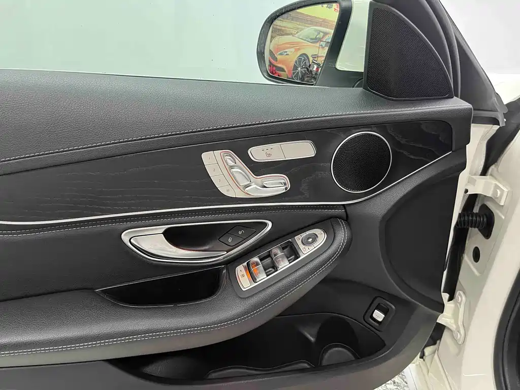 Mercedes-Benz C-Class — миниатюра 6