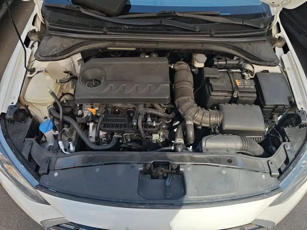 Hyundai Elantra — миниатюра 16