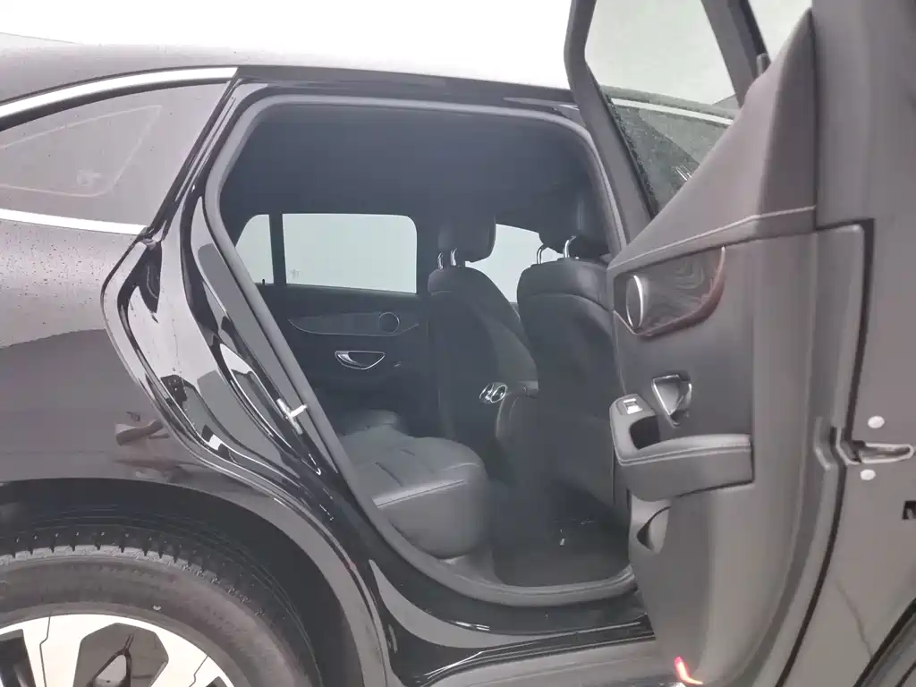 Mercedes-Benz EQC — миниатюра 13