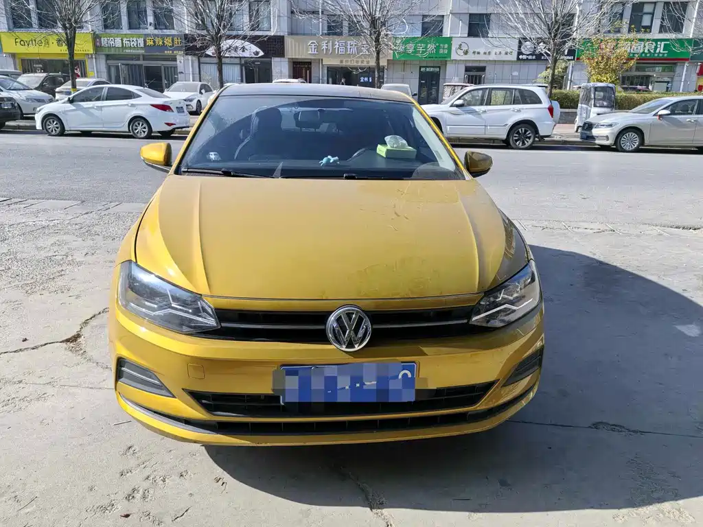 VOLKSWAGEN POLO